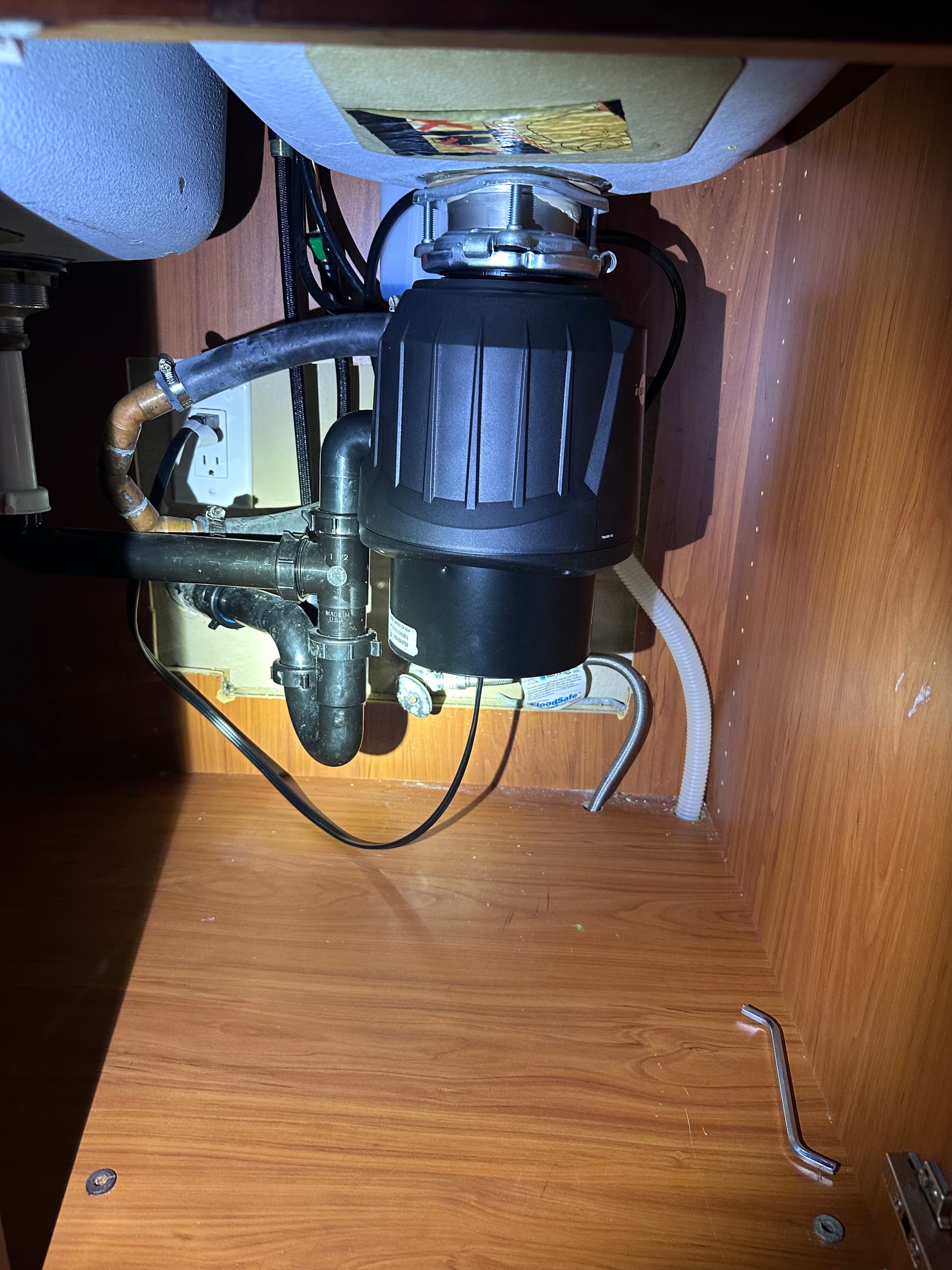 Gallery photos for Smooth Kitchen Upgrade with New Contractor 333 Garbage Disposal Unit: Image #3
